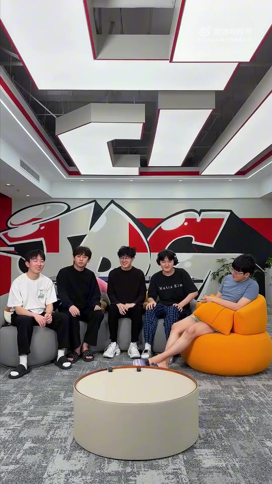 JDG听歌识曲挑战:好消息,听出来了;坏消息,不知道歌名!